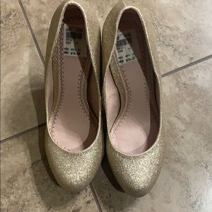 Size 9 gold glitter heels (worn twice)